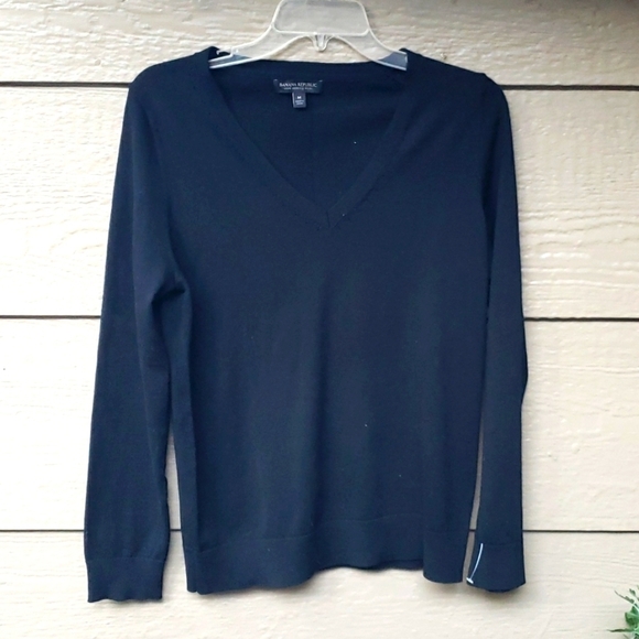 Banana Republic 100% Extra Fine Merino Wool Black V-Neck Sweater Size M - Picture 1 of 7